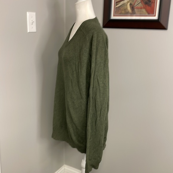 LL Bean Men’s Large Tall Large 100% Lambs Wool V-Neck Sweater Green - Picture 2 of 4